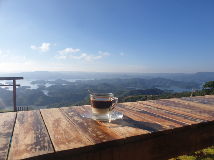 Cafe sáng view sông Sài Gòn, quán nào các bác?