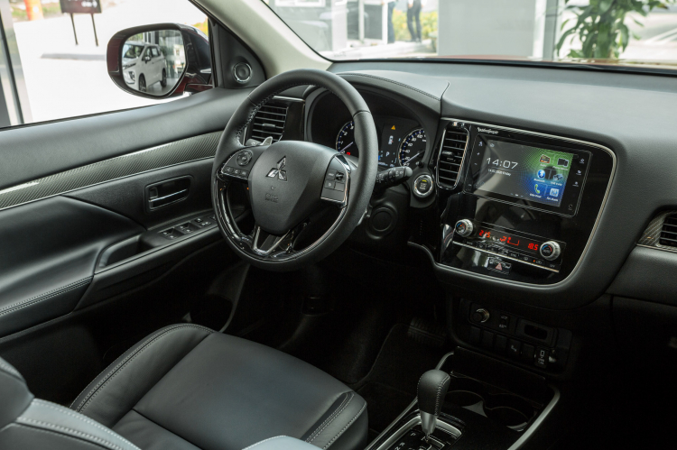Giá lăn bánh Mitsubishi Outlander 2020 khi so với Mazda CX-5 và Honda CR-V