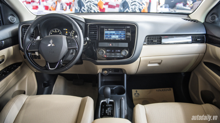 Mitsubishi Outlander 2020 ra mắt thị trường Việt: nâng cấp trang bị, giá còn dưới 1 tỷ Mitsubishi Outlander 2020 ra mắt thị trường Việt: nâng cấp trang bị, giá còn dưới 1 tỷ