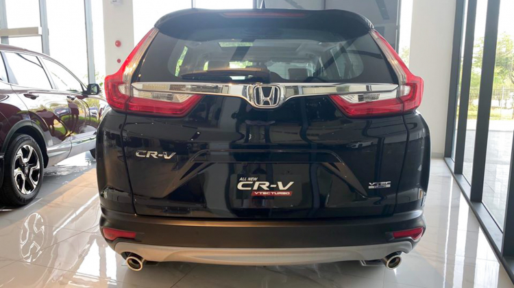 Chênh 143 triệu đồng, chọn Mitsubishi Outlander 2.0 Premium hay Honda CR-V L?