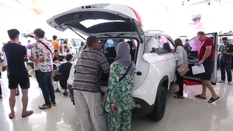 Xe Chevrolet giảm nữa giá, người Thái đổ xô đi mua, đại lý đau đầu khâu bảo hành Xe Chevrolet giảm nữa giá, người Thái đổ xô đi mua, đại lý đau đầu khâu bảo hành