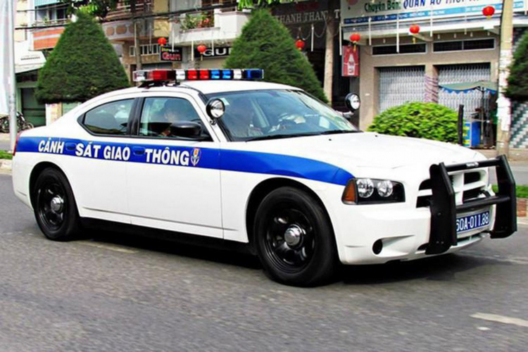 Xuất hiện bộ đôi VinFast LUX làm xe cảnh sát giao thông tại Việt Nam