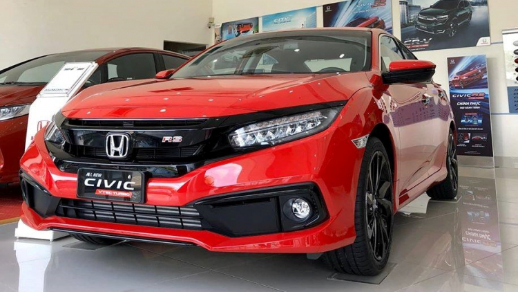 Có nên mua xe trả góp Honda Civic hay mua Vios, Cerato cho khỏe?