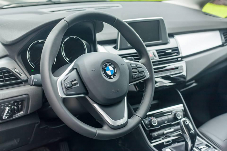 Kén khách, BMW 218i Gran Tourer LCI giảm giá gần 300 triệu đồng; chỉ còn 1,3 tỷ đồng