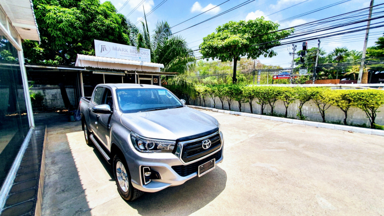 Bán ế tại Việt Nam, Toyota Hilux và Isuzu D-Max lại bán chạy nhất tại Thái