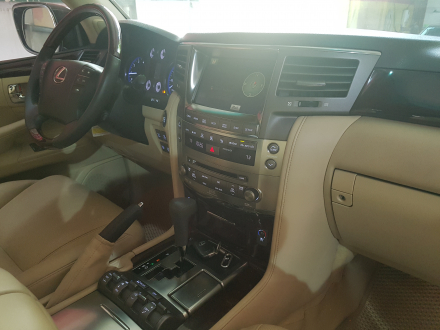 Lexus_LX570_2010 (25).jpg