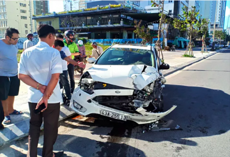 Tai nạn liên hoàn tại Đà Nẵng, 4 người thoát chết trong gang tấc