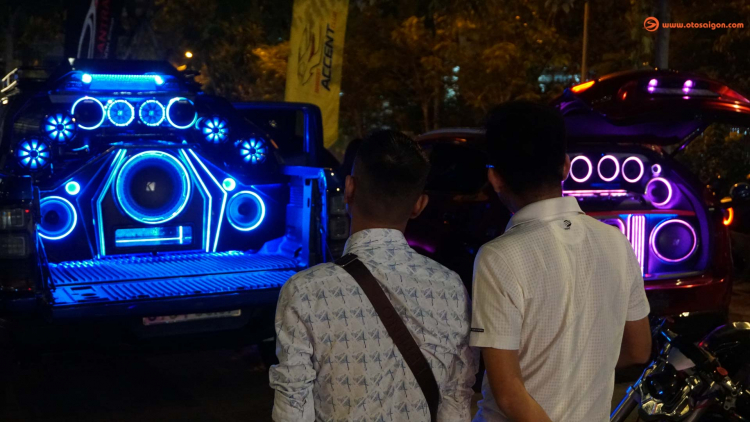 Sài Gòn by Night: Offline giải đáp thắc mắc kỹ thuật nâng cấp âm thanh trên xe hơi