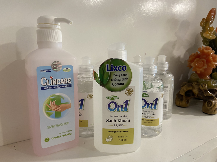 Cồn rửa tay sát khuẩn. Cồn rửa tay sát khuẩn.