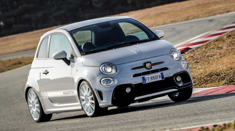 Cặp đôi Abarth 595 Esseesse về Việt Nam: Hatchback nhỏ gọn đi phố có giá tới 2,8 tỷ đồng