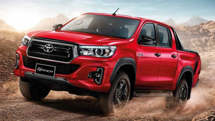 2018-Toyota-Hilux-Revo-Rocco-1.jpg