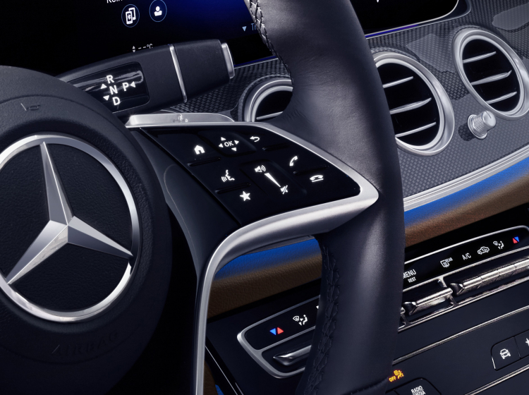 Mercedes-Benz E-Class 2020 chính thức ra mắt: Động cơ mới, thiết kế sắc sảo hơn Mercedes-Benz E-Class 2020 chính thức ra mắt: Động cơ mới, thiết kế sắc sảo hơn