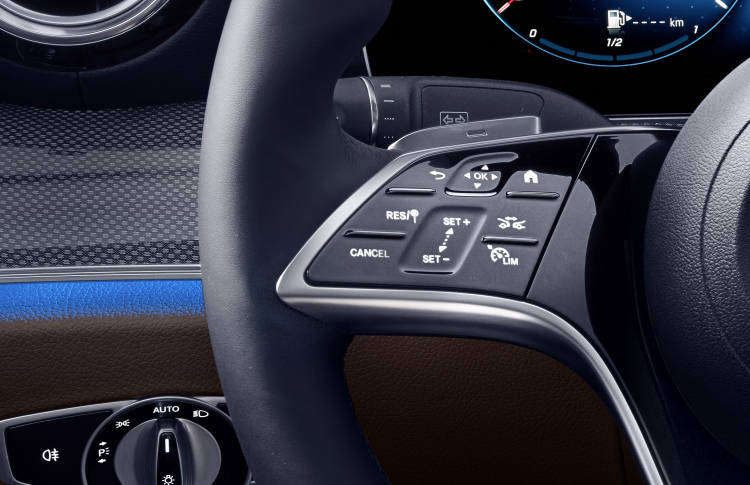 Mercedes-Benz E-Class 2020 chính thức ra mắt: Động cơ mới, thiết kế sắc sảo hơn Mercedes-Benz E-Class 2020 chính thức ra mắt: Động cơ mới, thiết kế sắc sảo hơn