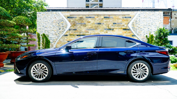 Lexus ES300h: tinh hoa công nghệ hybrid trên sedan sang trọng cỡ trung