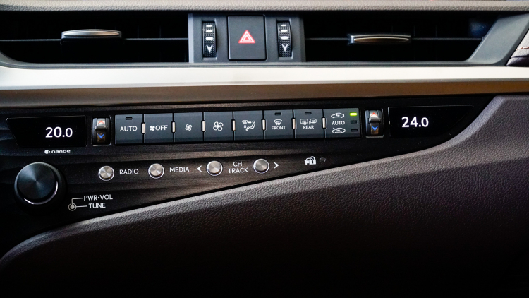 Lexus ES300h: tinh hoa công nghệ hybrid trên sedan sang trọng cỡ trung