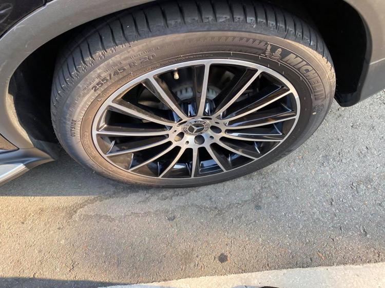 Mercedes GLC 300 2020 đầu tiên lên sàn xe cũ, lăn bánh chưa tới 6.000 km Mercedes GLC 300 2020 đầu tiên lên sàn xe cũ, lăn bánh chưa tới 6.000 km