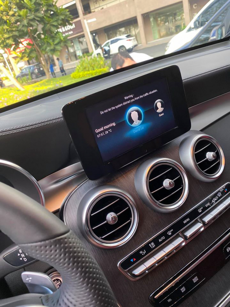Mercedes GLC 300 2020 đầu tiên lên sàn xe cũ, lăn bánh chưa tới 6.000 km Mercedes GLC 300 2020 đầu tiên lên sàn xe cũ, lăn bánh chưa tới 6.000 km