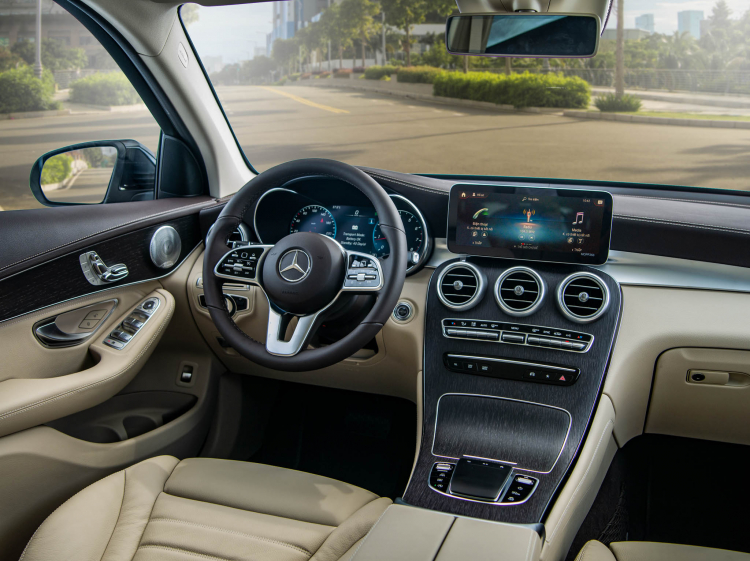 Mercedes-Benz GLC 300 4MATIC CKD báo giá 2.399 tỷ đồng, rẻ hơn 160 triệu so với xe nhập