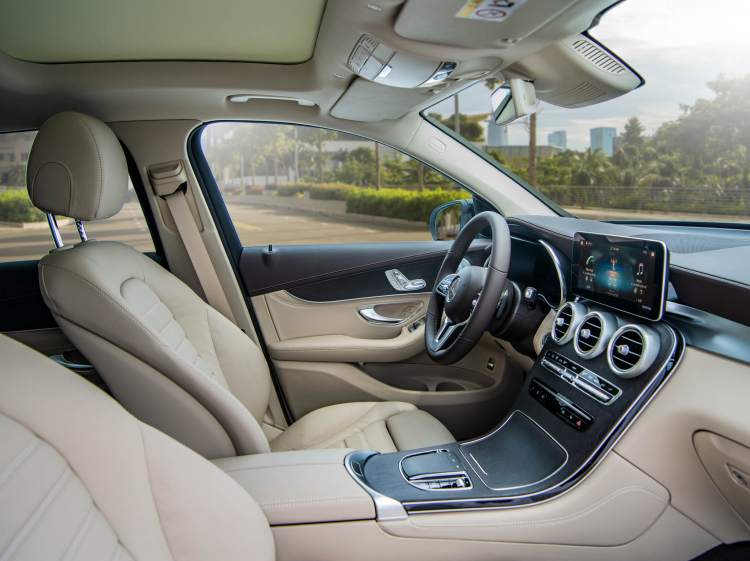 Mercedes-Benz GLC 300 4MATIC CKD báo giá 2.399 tỷ đồng, rẻ hơn 160 triệu so với xe nhập