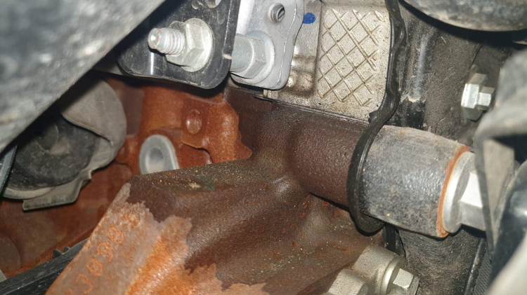 Oser tranh luận trái chiều về hiện tượng Ford Ranger/ Everest rò rỉ dầu Oser tranh luận trái chiều về hiện tượng Ford Ranger/ Everest rò rỉ dầu
