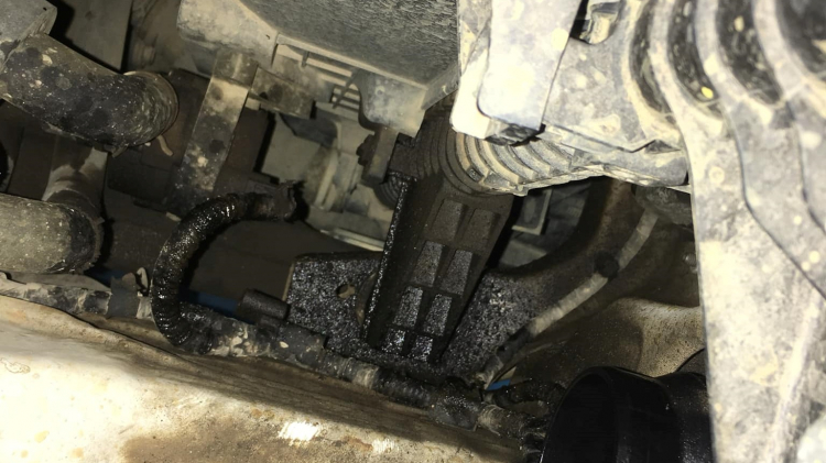 Oser tranh luận trái chiều về hiện tượng Ford Ranger/ Everest rò rỉ dầu Oser tranh luận trái chiều về hiện tượng Ford Ranger/ Everest rò rỉ dầu