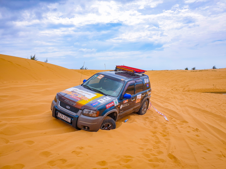 Em khoe Nissan Navara EL độ tung nóc Em khoe Nissan Navara EL độ tung nóc