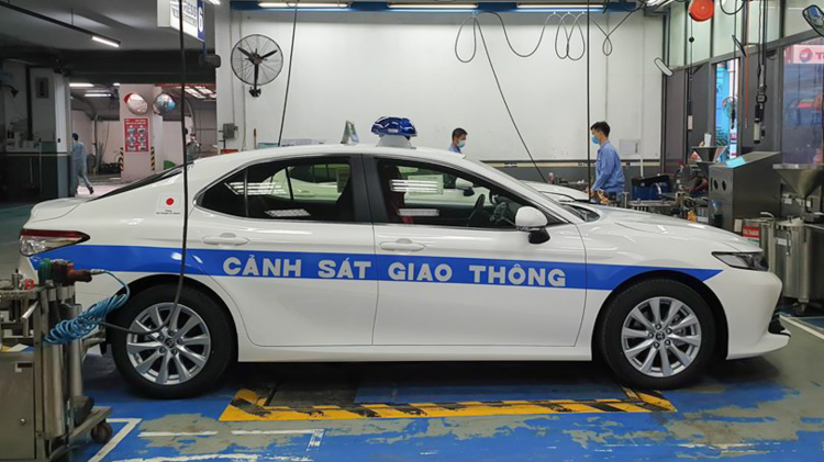 Toyota Camry 2020 được dùng làm xe cảnh sát giao thông tại Việt Nam