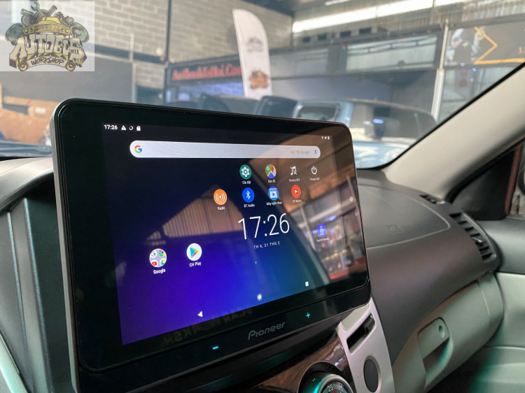 Đầu đọc chạy hệ điều hành Android của Pioneer trên Mitsu Pajero Sport