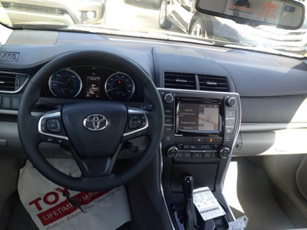 Camry XLE hybrid 15 (10).jpg