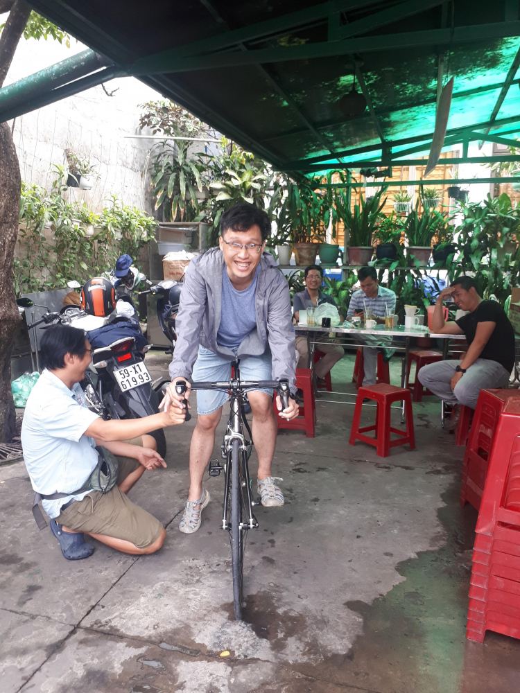 Xăng giảm hơn 2,3k, mí anh đã hài lòng chưa ? Xăng giảm hơn 2,3k, mí anh đã hài lòng chưa ?