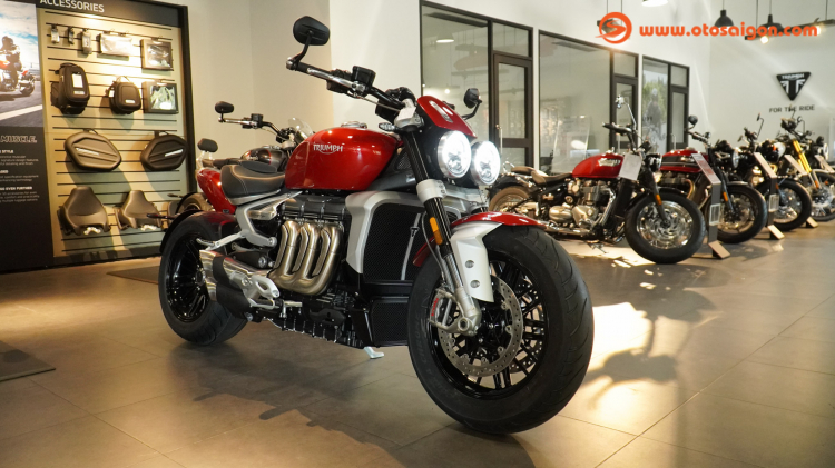 Cận cảnh Triumph Rocket III 2020, mô tô có động cơ lớn như xe hơi có giá 869 triệu đồng tại Việt Nam