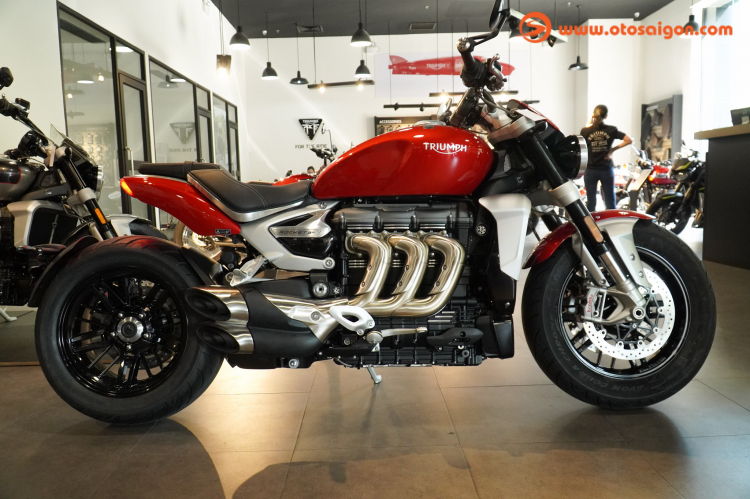 Cận cảnh Triumph Rocket III 2020, mô tô có động cơ lớn như xe hơi có giá 869 triệu đồng tại Việt Nam