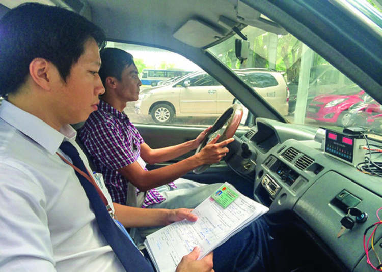 TPHCM: Lỗ hổng dạy lái ôtô dùng chứng chỉ giả