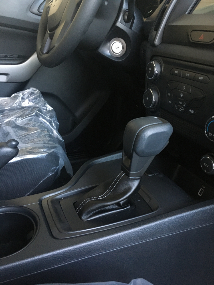 Ford Ranger 2.2 XLS AT 2020 (Nhiều màu cho khách lựa chọn) Hỗ trợ trả góp lãi suất ưu đãi. GIảm tiền mặt , quà tặng, giảm giá option, bóc thăm trúng t