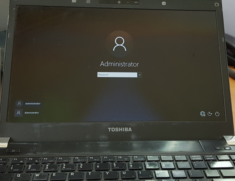 Windows 10 có 2 account Administrator làm sao xóa 1