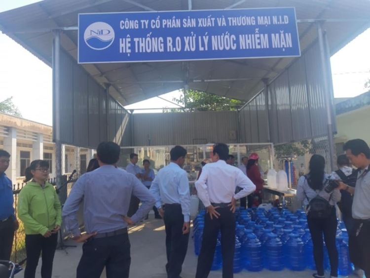 Giúp đỡ bà con miền Tây lắp máy lọc nuoc nhiễm mặn thành nước uống không các bác mợ? Giúp đỡ bà con miền Tây lắp máy lọc nuoc nhiễm mặn thành nước uống không các bác mợ?