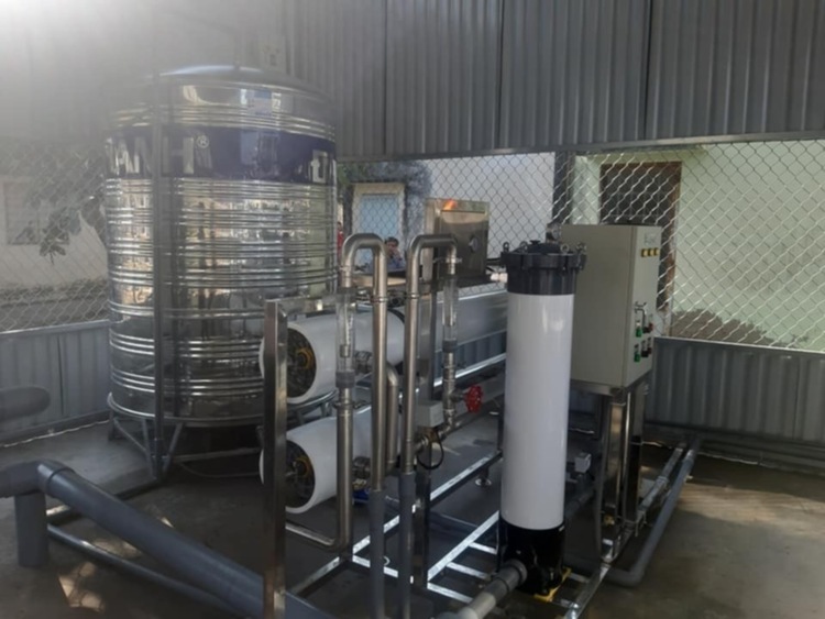 Giúp đỡ bà con miền Tây lắp máy lọc nuoc nhiễm mặn thành nước uống không các bác mợ? Giúp đỡ bà con miền Tây lắp máy lọc nuoc nhiễm mặn thành nước uống không các bác mợ?