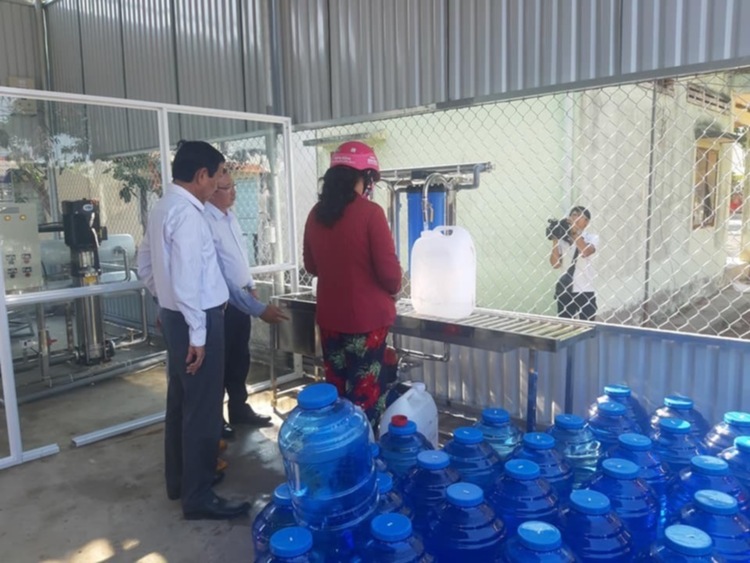 Giúp đỡ bà con miền Tây lắp máy lọc nuoc nhiễm mặn thành nước uống không các bác mợ? Giúp đỡ bà con miền Tây lắp máy lọc nuoc nhiễm mặn thành nước uống không các bác mợ?