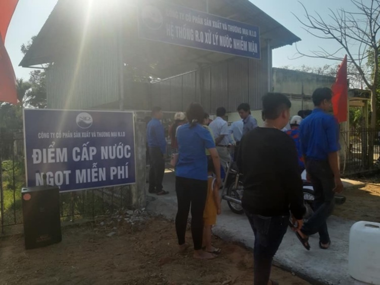 Giúp đỡ bà con miền Tây lắp máy lọc nuoc nhiễm mặn thành nước uống không các bác mợ? Giúp đỡ bà con miền Tây lắp máy lọc nuoc nhiễm mặn thành nước uống không các bác mợ?