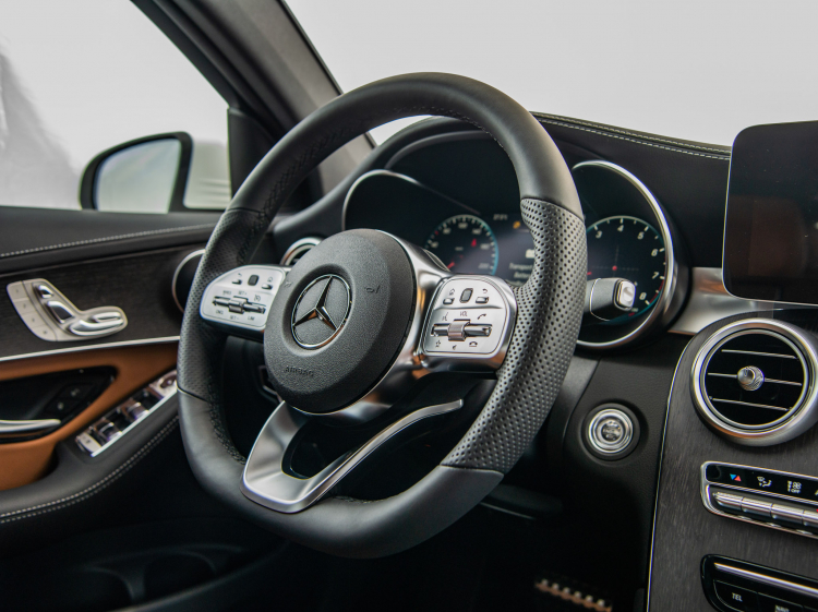 Khách mua Mercedes-Benz GLC 300 Coupé 2020 có thể đặt thêm option