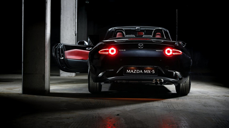 Mazda hồi sinh xe mui trần MX-5 Eunos Edition: biểu tượng tham vọng xe sang một thời