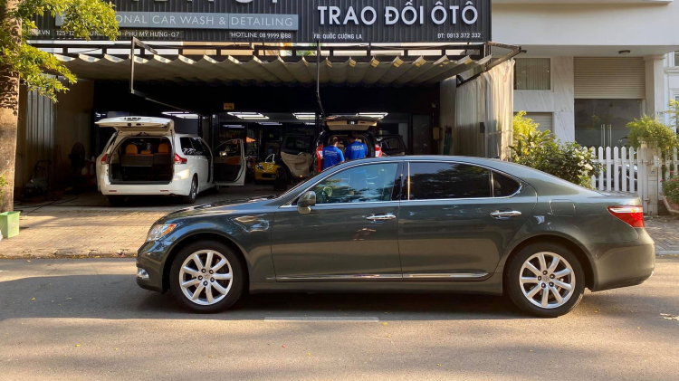 Sedan hạng sang cỡ lớn Lexus LS 460 đời 2009 rao bán với giá ngang Camry