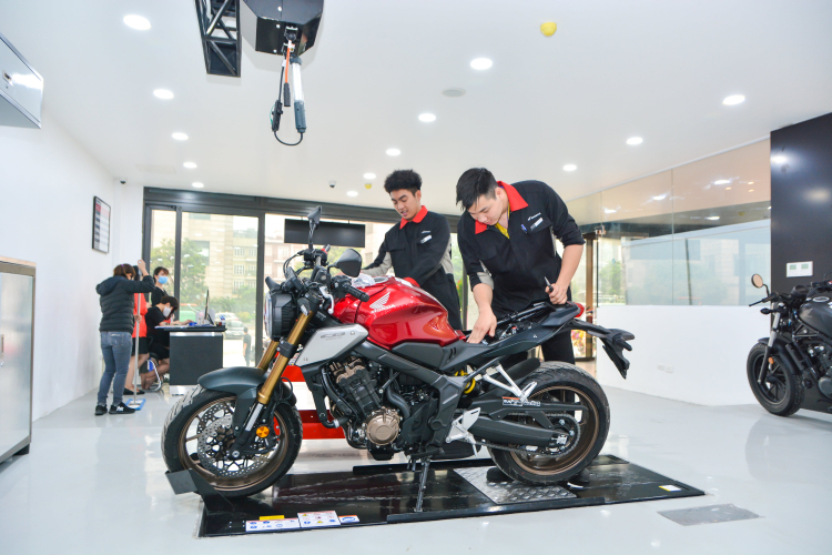 Honda Bigbike Shop Doanh Thu mới mở gần công ty em