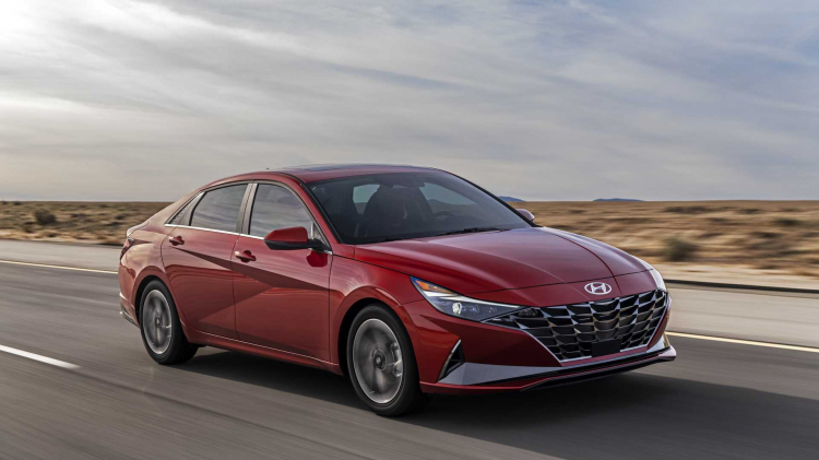 Những công nghệ hiện đại trên Hyundai Elantra 2021 khiến đối thủ phải bám đuổi