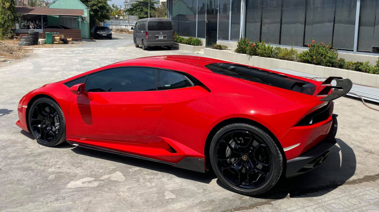 Chủ xe Lamborghini Huracan tại Việt Nam mạnh dạn sơn lại màu mới, thay cả màu nội thất