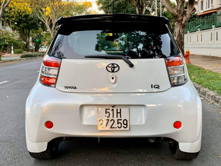 Hàng độc Toyota iQ 10 năm tuổi bán lại với giá gần 700 triệu: Xe cho mợ đi chợ