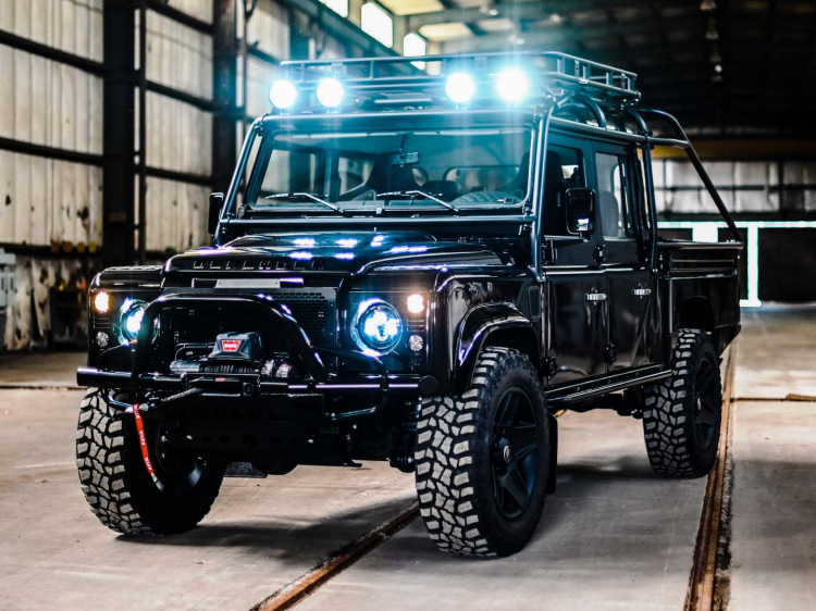 Landrover Defender 1992 độ phong cách Restomod