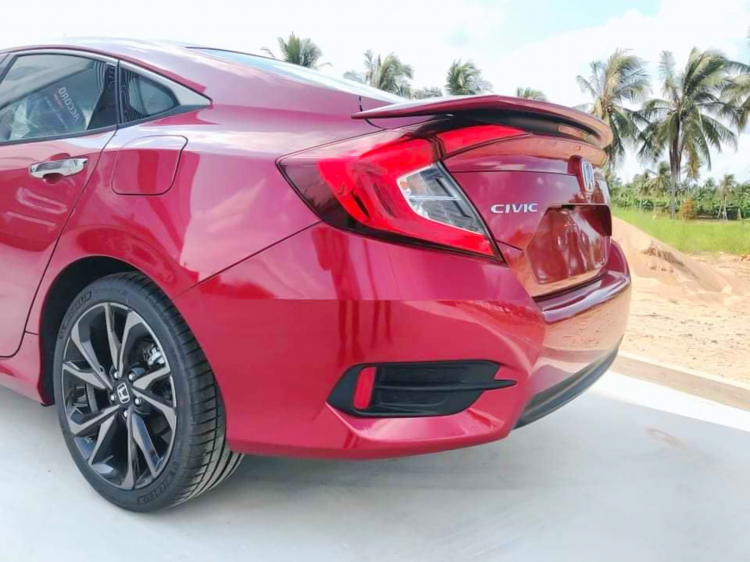 Honda Civic RS 2020 màu mới cập bến đại lý