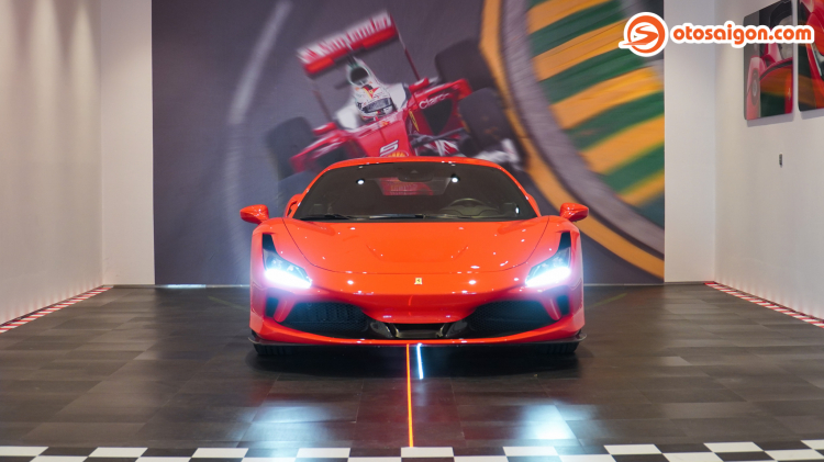 Cận cảnh Ferrari F8 Tributo tại Việt Nam: siêu xe mơ ước của người đam mê tốc độ Cận cảnh Ferrari F8 Tributo tại Việt Nam: siêu xe mơ ước của người đam mê tốc độ