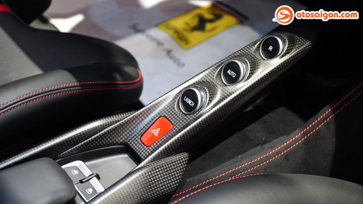 Cận cảnh Ferrari F8 Tributo tại Việt Nam: siêu xe mơ ước của người đam mê tốc độ Cận cảnh Ferrari F8 Tributo tại Việt Nam: siêu xe mơ ước của người đam mê tốc độ